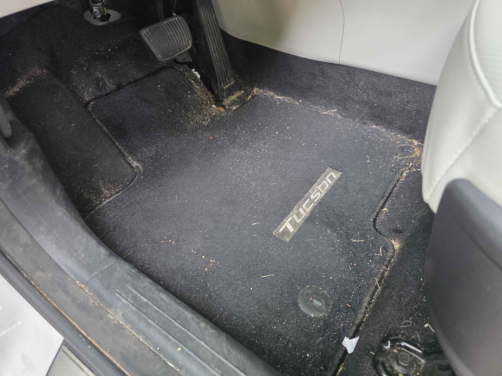 Driver&rsquo;s floor mat before Riverstone Refresh detail
